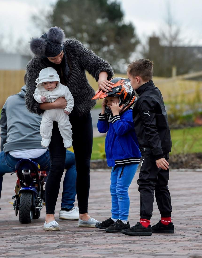 FOTO / Vedeta care a dat în mintea copiilor! Are 3 copii, arată demenţial şi pune bărbaţii pe jar şi îmbrăcată