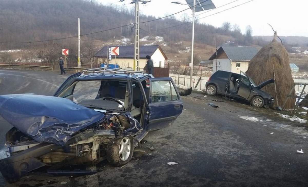 FOTO / Accident grav pe un drum din Bacău! Două victime au rămas încarcerate