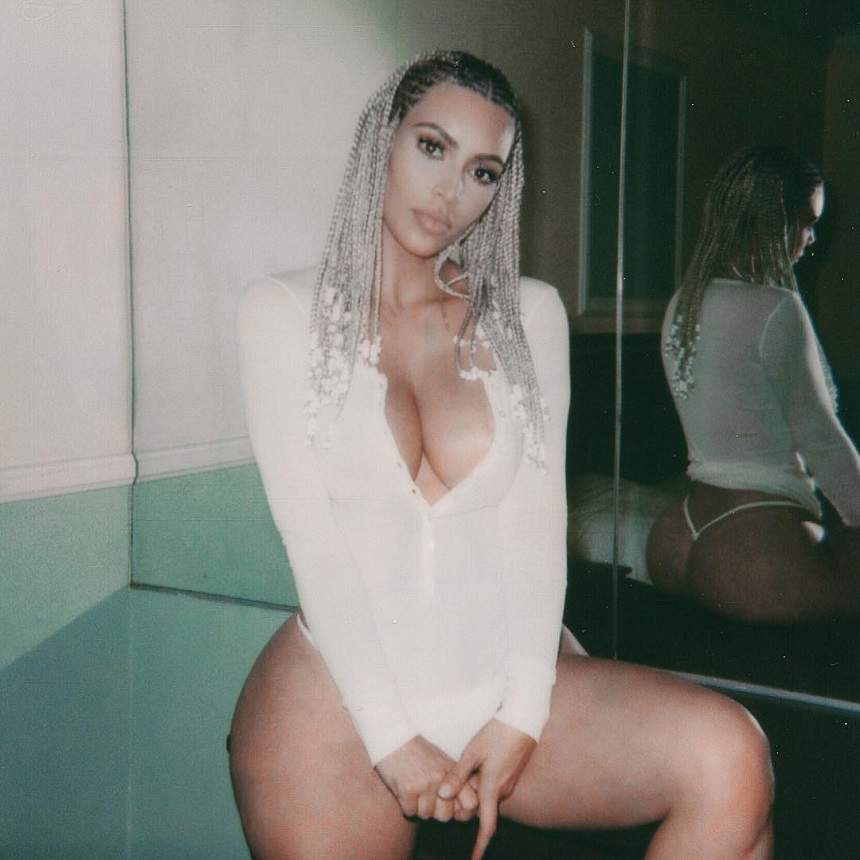 FOTO / Apariţie năucitoare a lui Kim Kardashian la plajă! Şi-a arătat posteriorul în toată splendoarea