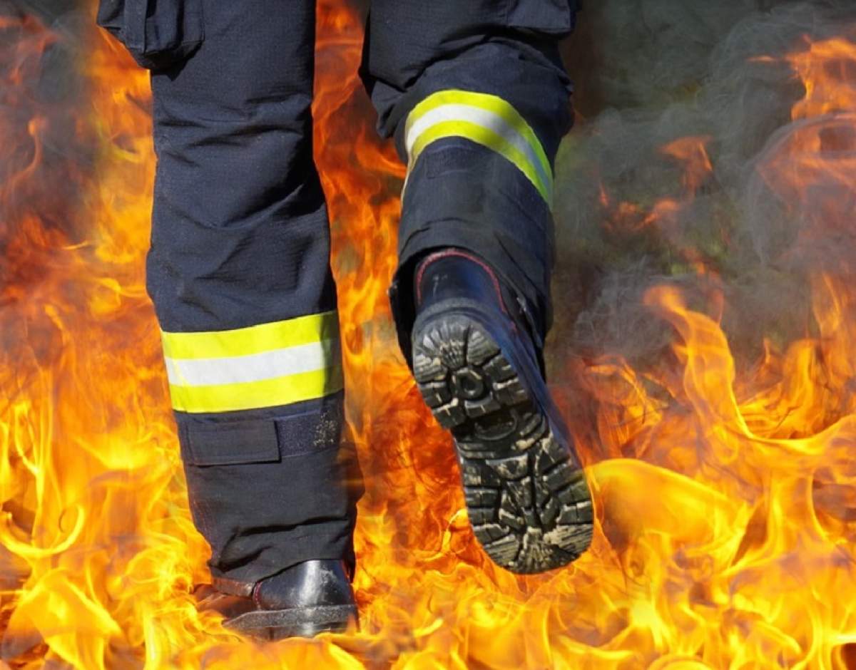 Incendiu puternic pe DN1, în Sinaia! Se circulă pe un singur sens