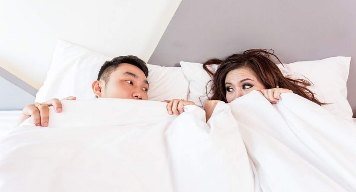 5 lucruri ruşinoase pe care trebuie să le eviţi când dormi cu partenerul. Ştiai de numărul 4?
