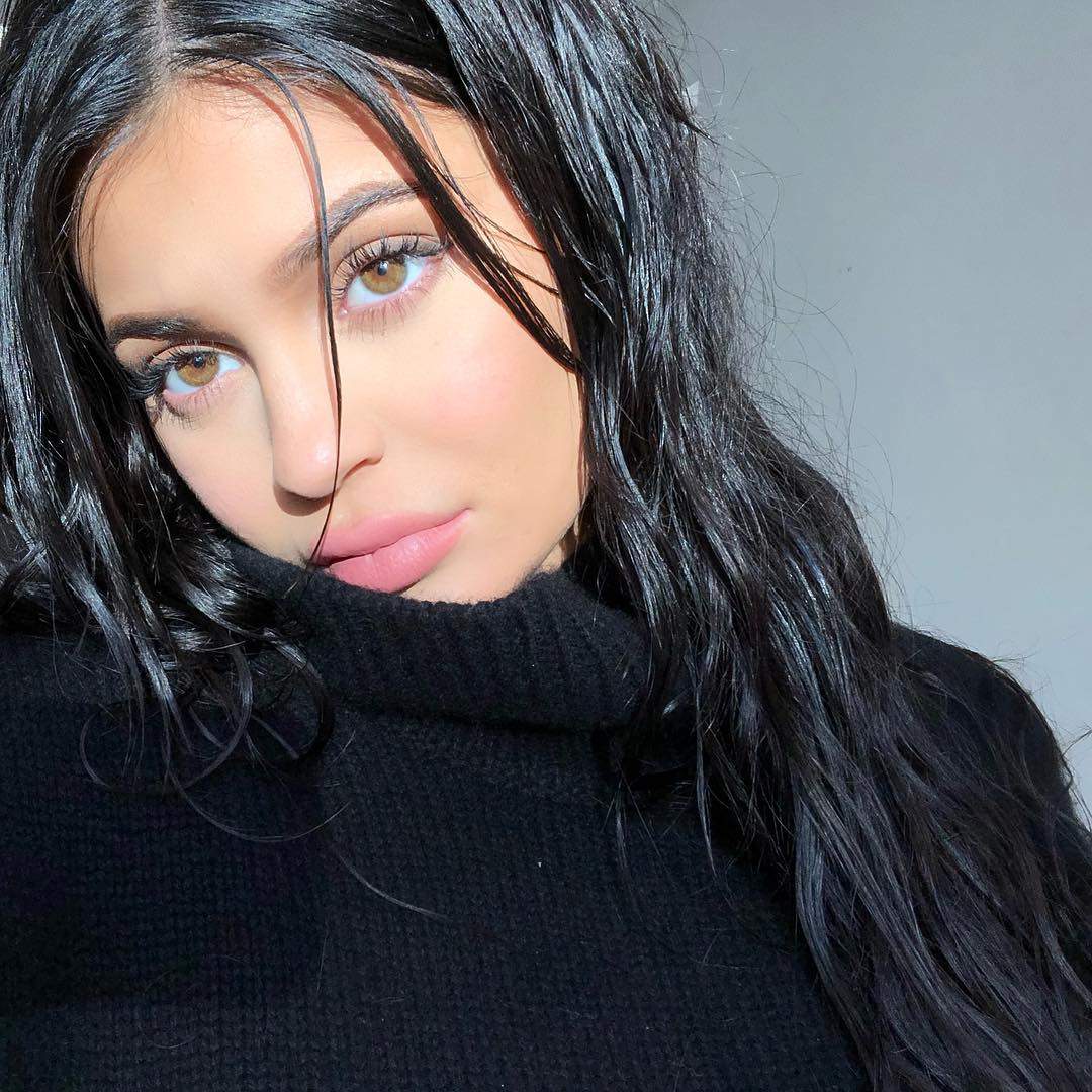 FOTO / S-a aflat numele! Fetița lui Kylie Jenner este protagonista celei mai apreciate poze din istoria Instagram