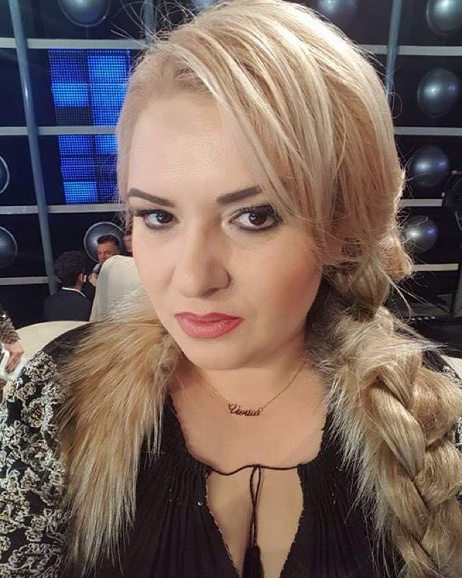 FOTO / Viorica de la Clejani, fără buclele sale blonde celebre! A surprins pe toată lumea când s-a pozat brunetă și cu breton