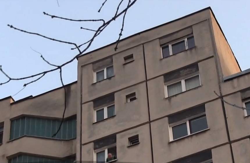 VIDEO / Sinucidere sau accident? Un băiat de 18 ani a murit, după ce a căzut de la etajul 11 al unui bloc din Cluj