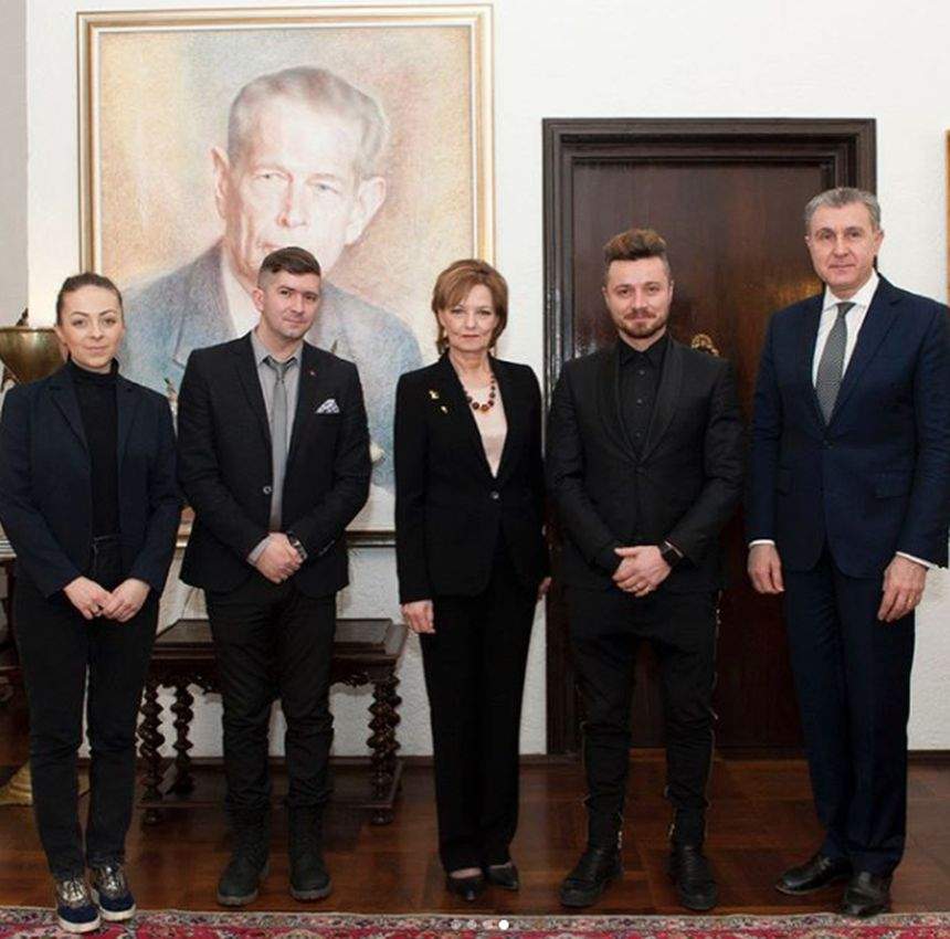 FOTO / Tavi Clonda, primit de Casa Regală în semn de mulţumire pentru piesa dedicată Regelui Mihai. Ce cadou a primit artistul
