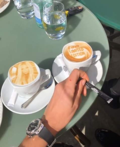 FOTO / Exces de zel la ceașcă? Bianca Drăgușanu, excentrică până și când bea cafea! Imaginile spun tot