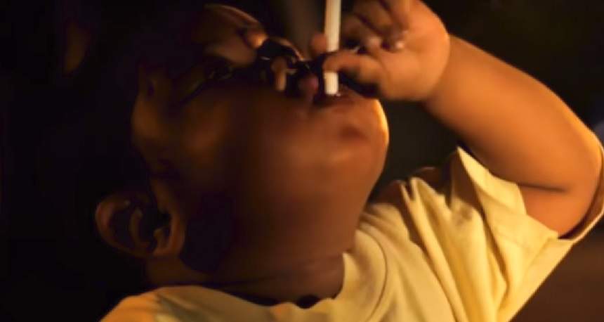 FOTO / Îl mai ştii pe copilul care fuma 40 de ţigări pe zi? Iată cum arată astăzi