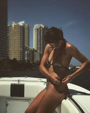 GALERIE FOTO / Sorana Cîrstea, INTERZIS DE SEXY la Miami! Probleme cu slipul la plajă!