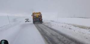 VIDEO / Ninge abundent în ţară! Autorităţile deszăpezesc drumurile