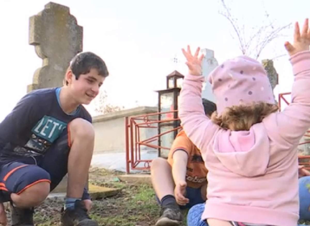 VIDEO / Tupeu cât casa! După ce i-a abandonat fără milă, mama s-a întors şi vrea locuinţa copiilor din cimitir?!