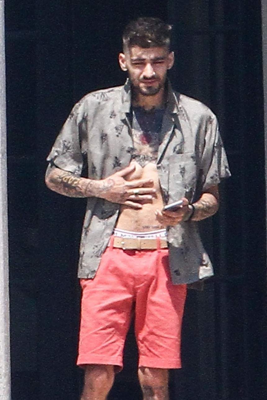 FOTO / Paparazzii l-a surprins pe  Zayn Malik, după ce s-a despărţit de Gigi Hadid! Cât de afectat este