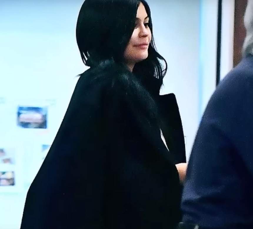 FOTO / Kylie Jenner, oprește-te! Vedeta a exagerat cu măritul buzelor și oripilează cu înfățișarea ei