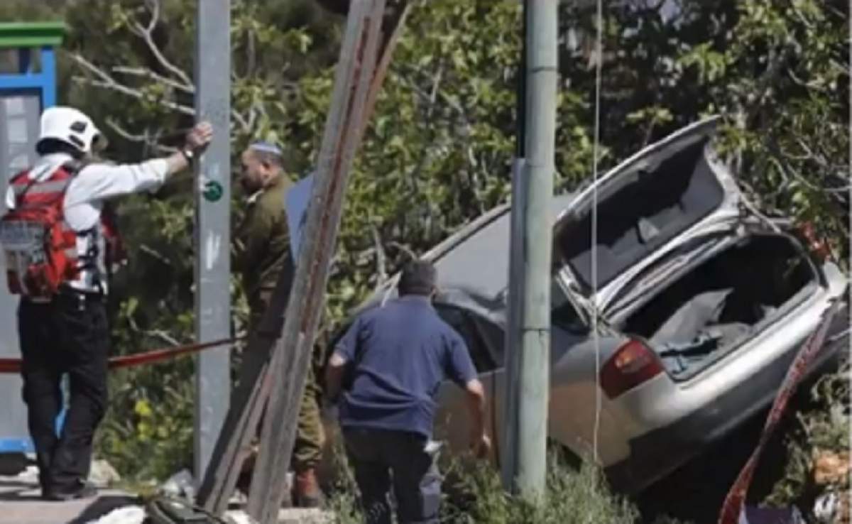 VIDEO / Atentat terorist! O maşină a intrat într-o mulţime. Doi oameni au murit, iar alţi 3 sunt răniţi