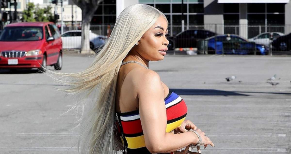 FOTO / A ieşit AŞA pe stradă! Blac Chyna şi-a etalat corpul senzual, într-un costum mamă-mamă! Bărbaţii au înlemnit în faţa ei