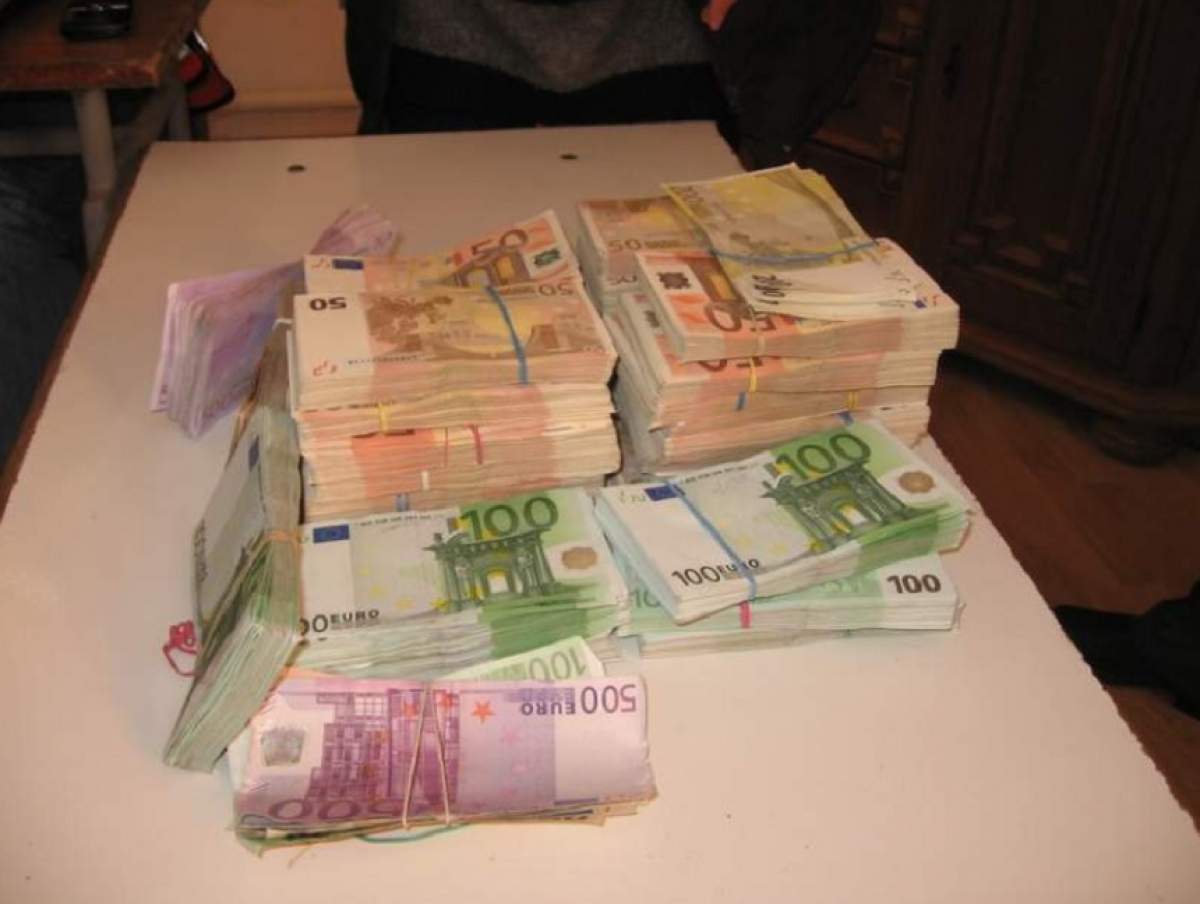 Un copil de 13 ani a intrat într-o casă și a furat peste 13.000 de euro