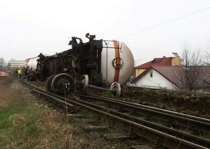 FOTO / Accident feroviar în Constanța! Un tren s-a răsturnat pe un pod