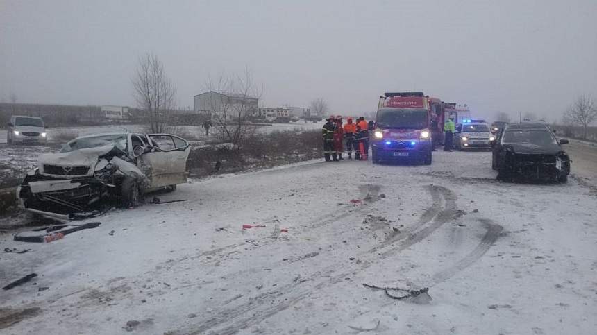 FOTO / Accident cumplit în Vrancea! 5 persoane sunt rănite, printre care şi un copil de trei ani