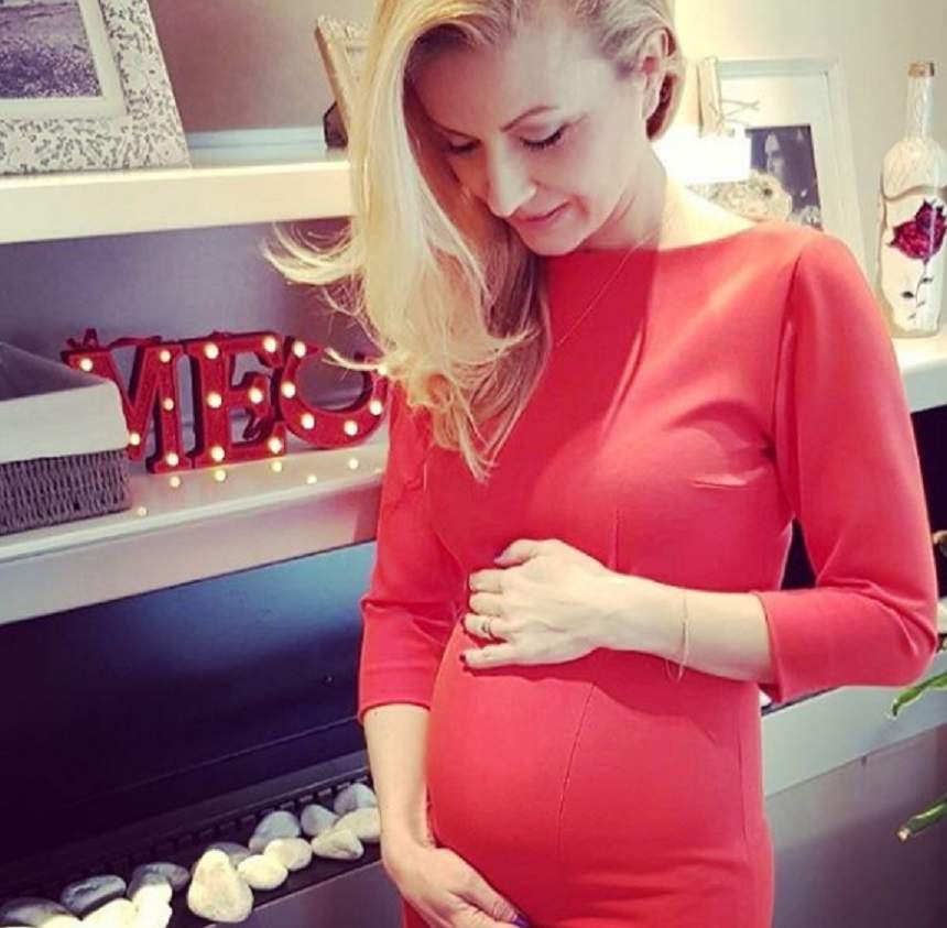 FOTO / Fericire imensă în familia lui Mihai Petre! Soţia sa, din nou însărcinată! Prima poză cu burtica