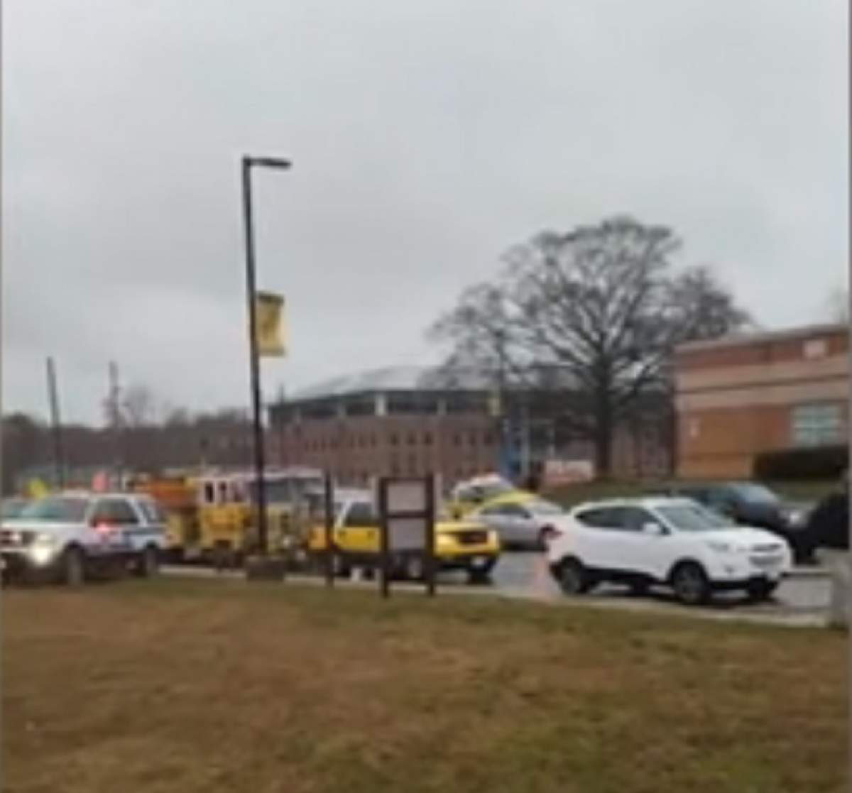 VIDEO / Atac armat într-o şcoală! O persoană a murit, iar alte 7 sunt rănite