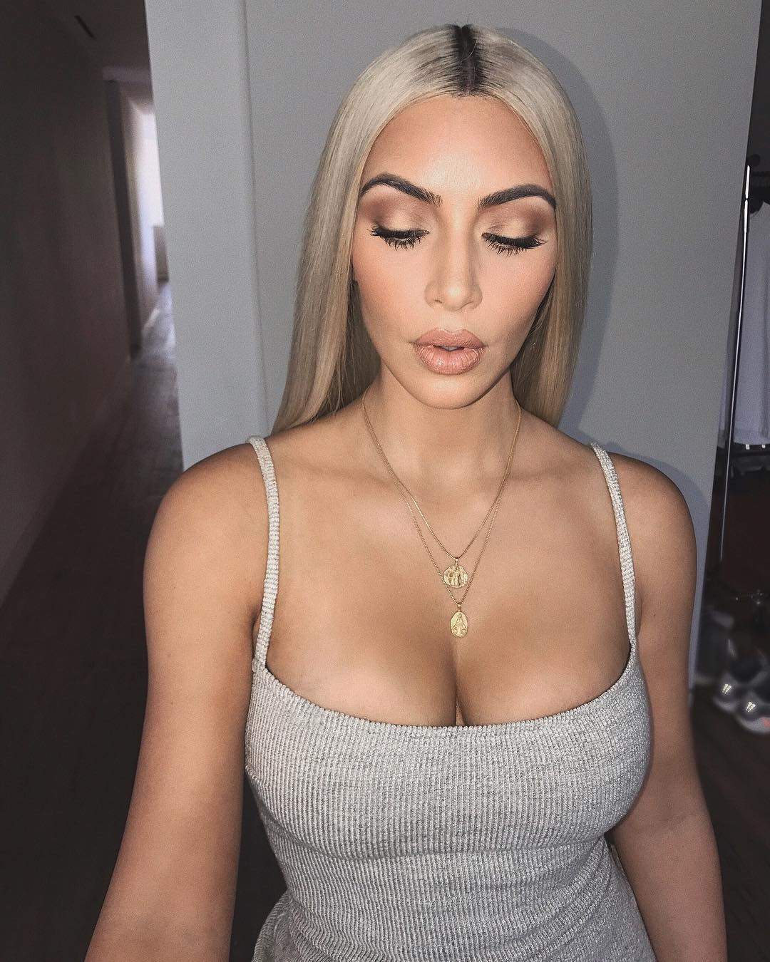 FOTO / Maria Constantin, look inspirat de Kim Kardashian! Nu toți fanii au fost fericiți: "Culoarea asta chiar nu e de tine"