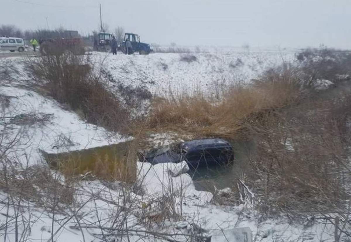 Patru femei au ajuns cu maşina în care se aflau într-un canal. Acestea lucrau la acelaşi hypermarket