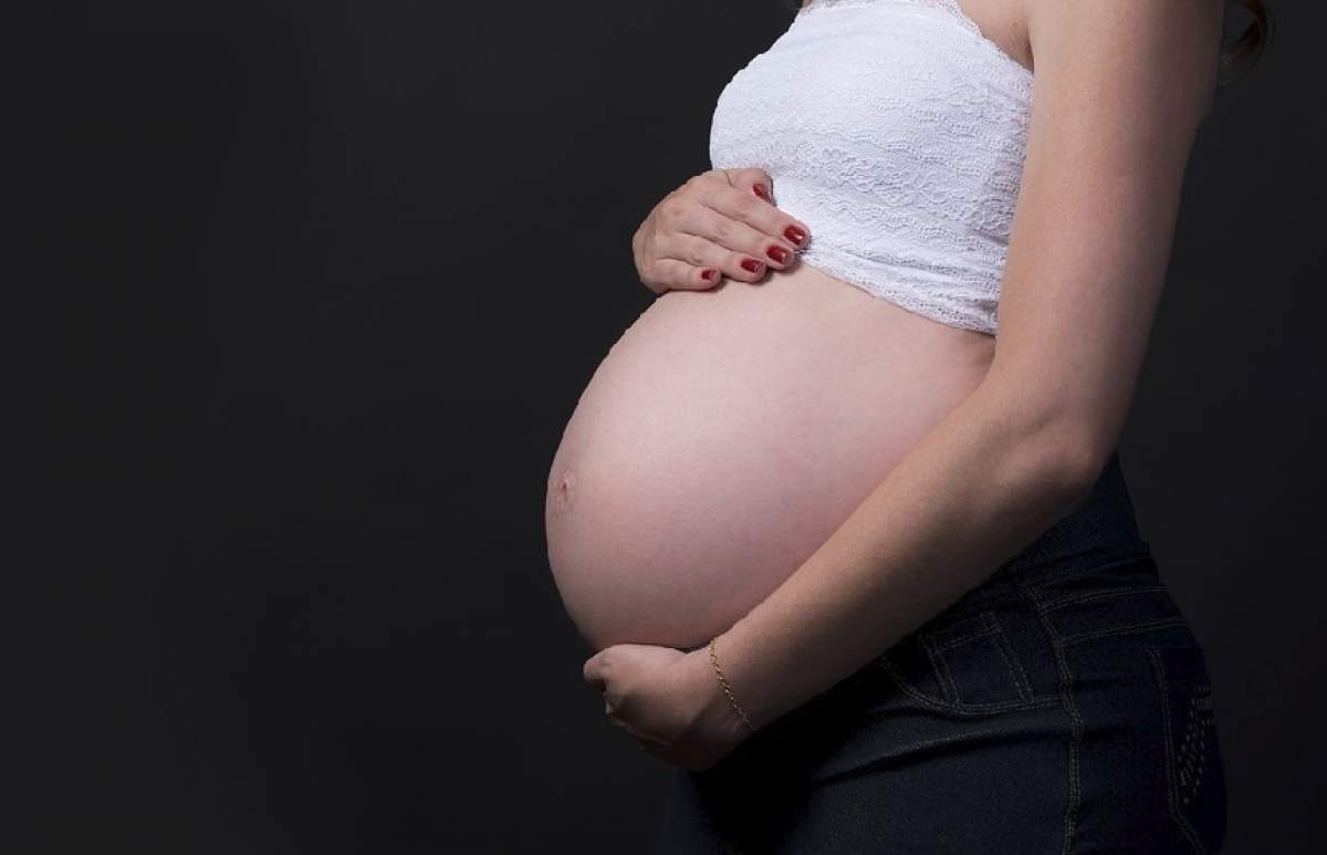 Ajutor financiar pentru femeile însărcinate. Primesc 2.000 de lei de la primărie