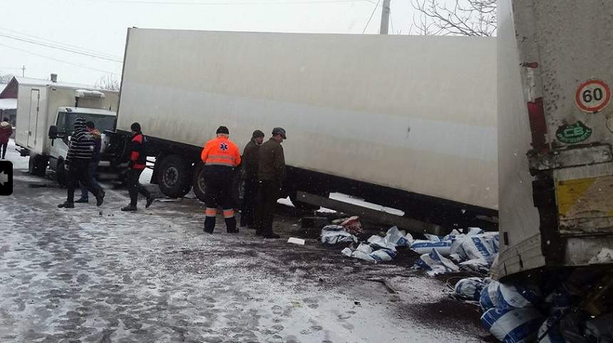 FOTO / Accident groaznic în Suceava! Două camioane și o autoutilitară s-au ciocnit violent. O persoană a murit