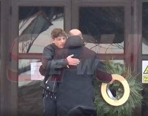 VIDEO / Primele imagini de la înmormântarea lui Andrei Gheorghe. Copiii și fostele soții, greu de consolat