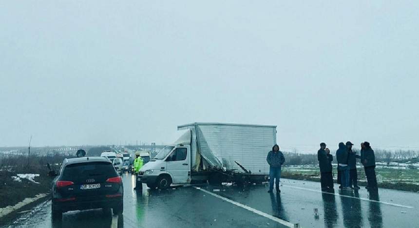 Teribil accident de circulaţie în Buzău! O femeie a murit, şoferul a rămas fără o mână la locul impactului, iar o altă persoană este grav rănită