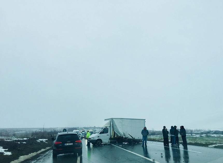 Teribil accident de circulaţie în Buzău! O femeie a murit, şoferul a rămas fără o mână la locul impactului, iar o altă persoană este grav rănită