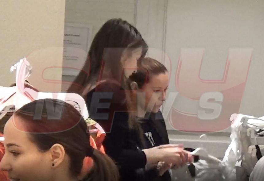 VIDEO PAPARAZZI / De când este gravidă, Laura Cosoi are pofte! Dar NU de mâncare! Ea doreşte, soţul... plăteşte