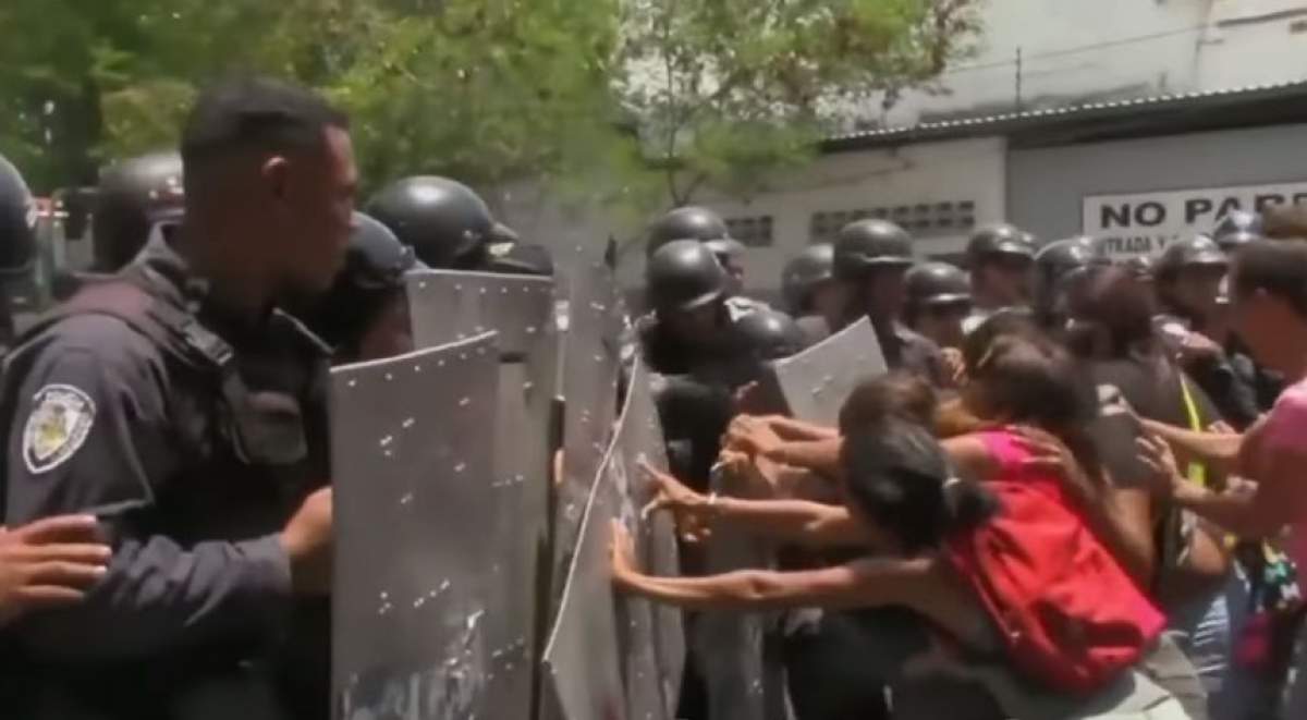 VIDEO / Imagini dezolante! Peste 60 de persoane au murit într-o revoltă dintr-o secţie de Poliţie