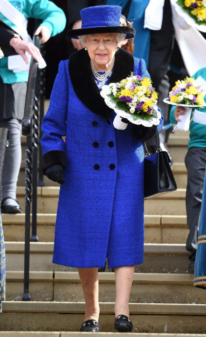 FOTO / Regina Elisabeta, mai şic ca oricând. Suverana este o adevărată sursă de inspiraţie pentru Kate Middleton şi Meghan Markle