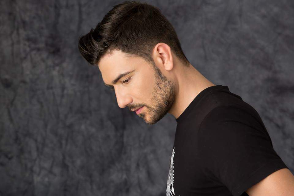 Un artist de la noi, în lacrimi: ”Ce poate fi mai dureros decât să aştepţi să-ţi moară unul dintre părinţi?"