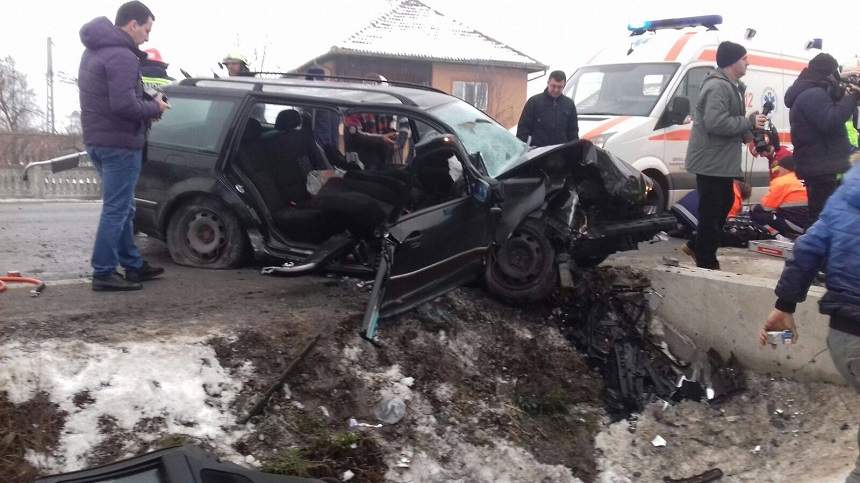 FOTO / Accident mortal în Gorj! Un tânăr de 23 de ani a murit, iar alte patru persoane se află în stare gravă