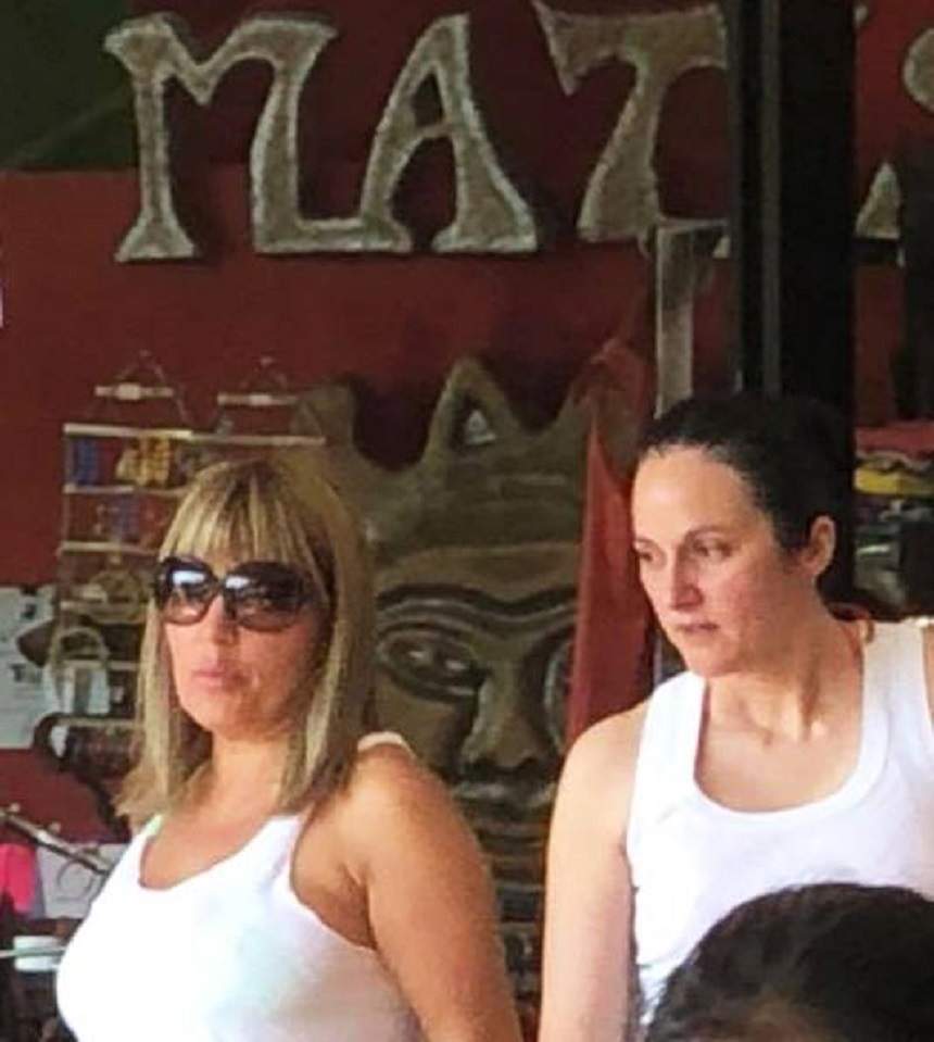 FOTO / Primele imagini cu Elena Udrea şi Alina Bica, împreună în Costa Rica. Însărcinată cu gemeni, blonda de la Cotroceni are poftă de vin