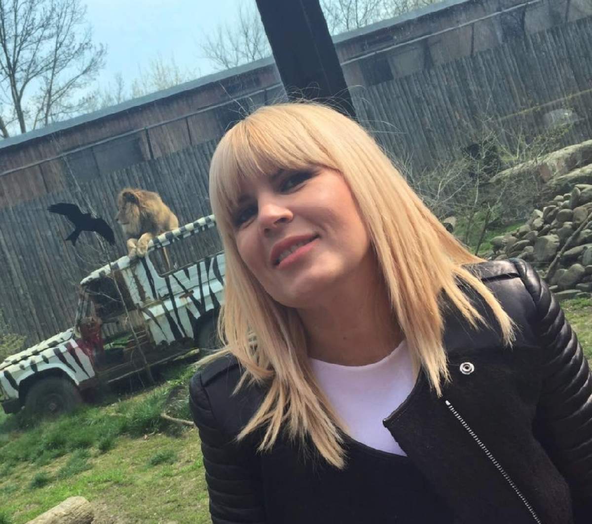 FOTO / Primele imagini cu Elena Udrea şi Alina Bica, împreună în Costa Rica. Însărcinată cu gemeni, blonda de la Cotroceni are poftă de vin