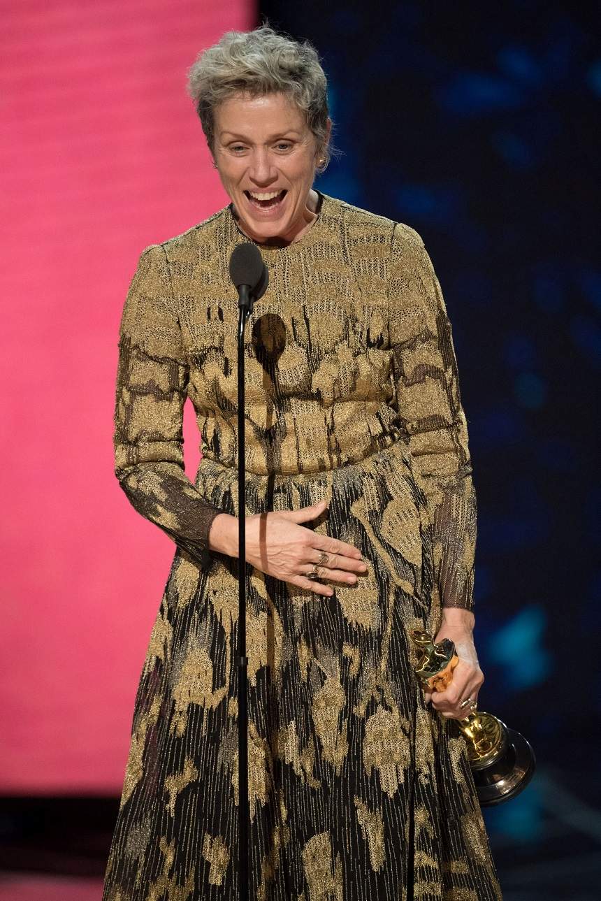 FOTO / Frances McDormand, premiată cu Oscar, rămasă fără trofeu după ce un individ l-a furat și a fugit cu el