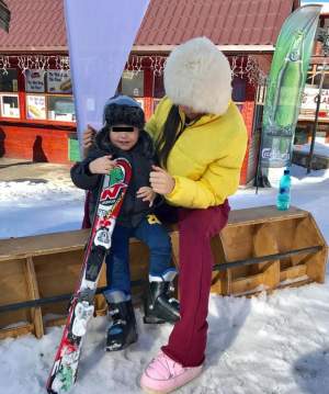 FOTO / Elena Băsescu şi-a dus copiii la schi. Când a apărut pe pârtie, toata lumea a întors capul. Ce outfit poartă gravida EBA