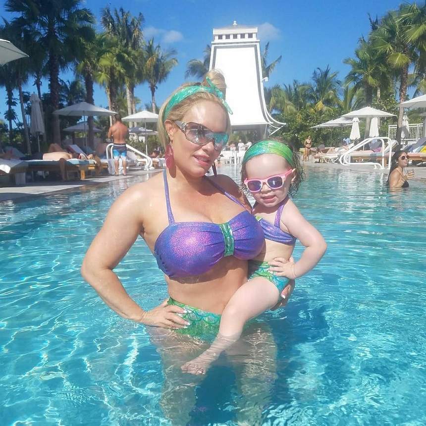 FOTO / Aşa mamă, aşa fiică! Coco Austin şi fiica sa, îmbrăcate identic! Cum au reacţionat fanii starletei