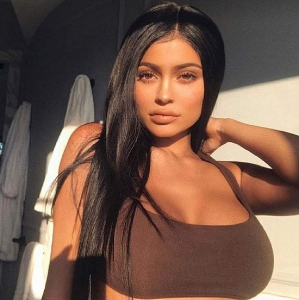 FOTO / Kylie Jenner, cu ochii învineţiţi. Mezina familiei Kardashian, bătută de iubit?