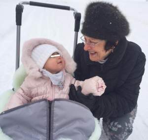 FOTO / Simona Gherghe, mesaj emoţionant pentru mama ei, de 8 Martie: "Lângă Nuchi are sclipirea aia minunată în privire"