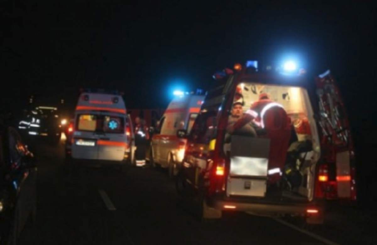 Accident cumplit în Suceava. Un TIR a făcut praf două autoturisme. O persoană a murit