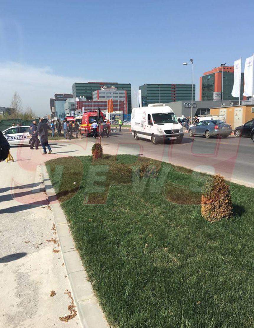 Accident grav, miercuri dimineaţă, în Capitală. O maşină a lovit grav un bărbat de pe un scuter