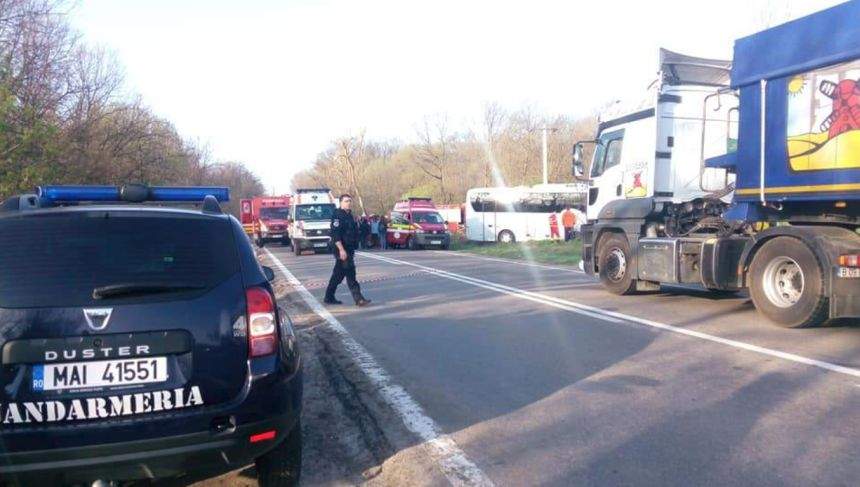 VIDEO / Accident grav în Teleorman în această dimineaţă. 14 răniţi şi o persoană decedată! A fost activat Planul Roşu de intervenţie