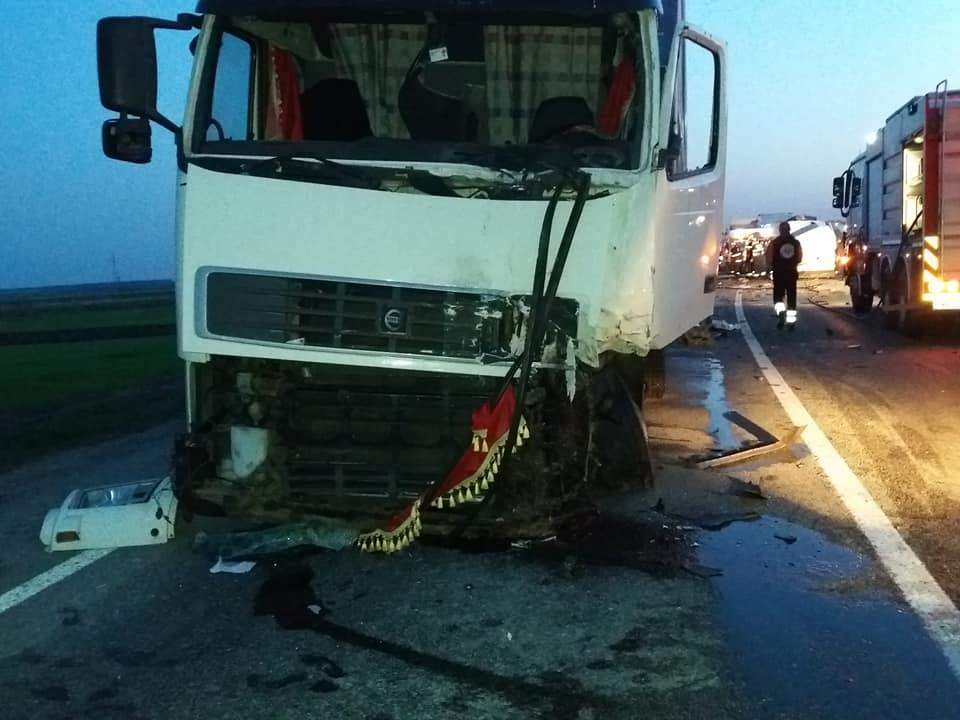 FOTO&VIDEO / Accident cumplit în Dolj! Un tânăr de 27 de ani a murit pe loc, în urma unui impact devastator