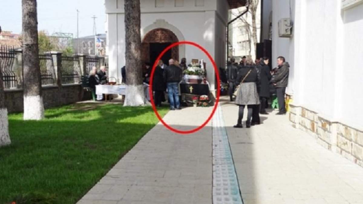 FOTO / Familie din Piatra Neamț, scoasă cu mortul din biserică, în timpul slujbei de înmormântare. Incredibil care este motivul!