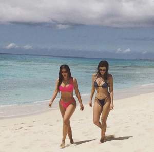 FOTO / Kim Kardashian a făcut furori pe plajă! Şi-a expus formele sexy, lipsită de orice inhibiţie