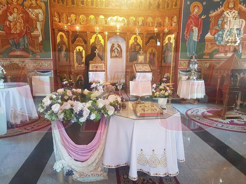 FOTO / Primele imagini de la biserică, la botezul fiicei lui Tavi Clonda și a Gabrielei Cristea