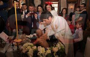 VIDEO / Cele mai tari momente de la botezul fiicei Gabrielei Cristea şi a lui Tavi Clonda. Nu ai voie să ratezi aşa ceva!